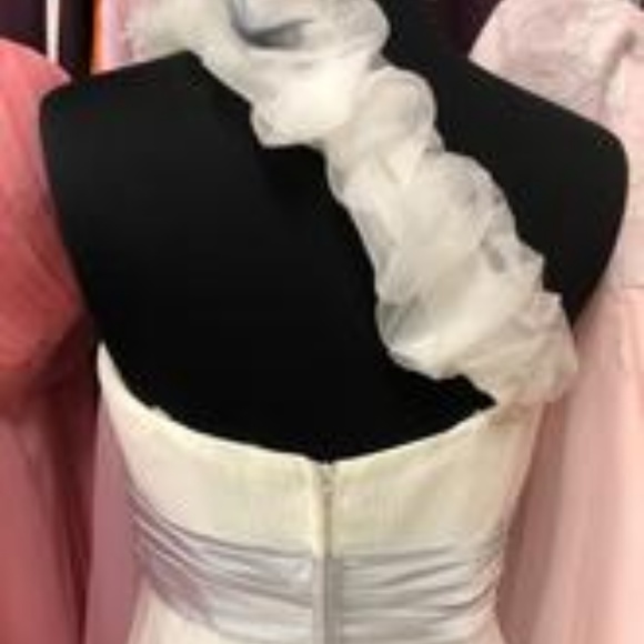Kittychen White One Shoulder Flower Lace Dress